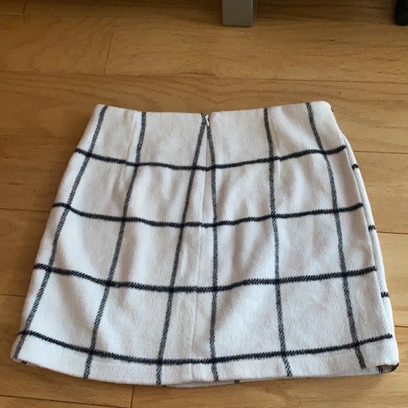 Lulu’s plaid skirt - size small - Picture 2 of 2